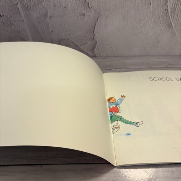 5 for $15 📕School Days Scholastic Kids Book (SKU: 324MI) - Picture 3 of 4